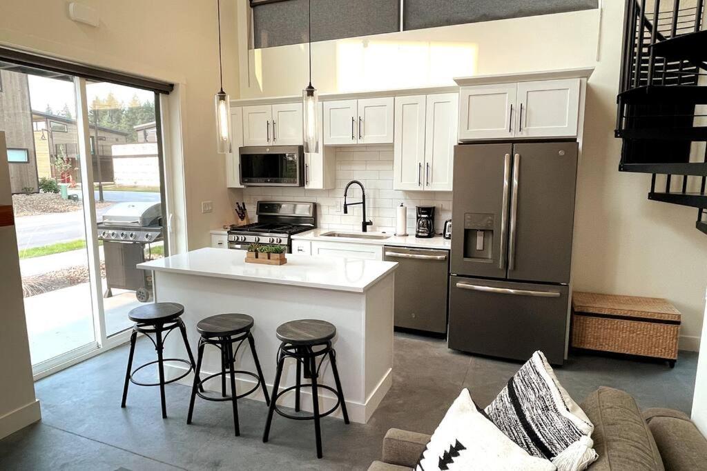Brand New Upscale Home- Best Location! Whitefish Exterior photo
