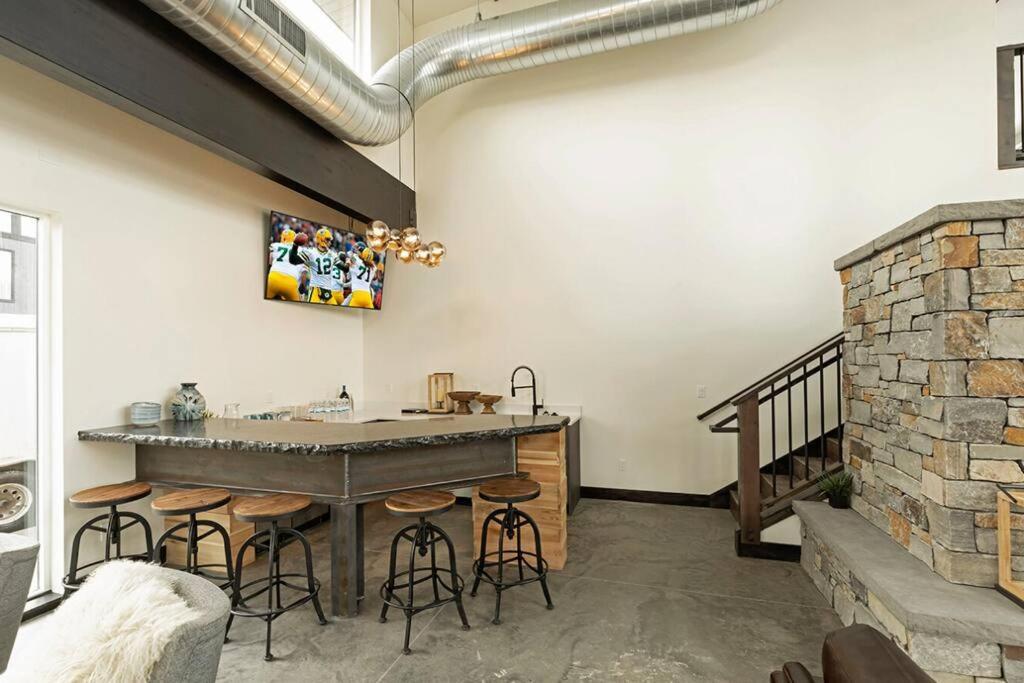 Brand New Upscale Home- Best Location! Whitefish Exterior photo